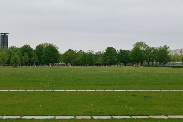 Platz der Republik — view 3.