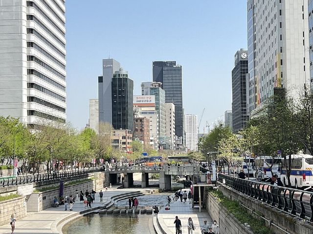 Cheonggyecheon — view 2.