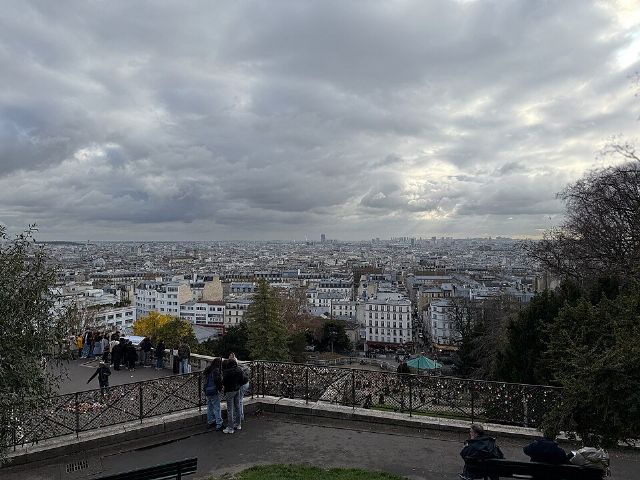 Square Louise-Michel — view 3.