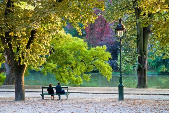 Parc des Buttes-Chaumont — view 3.