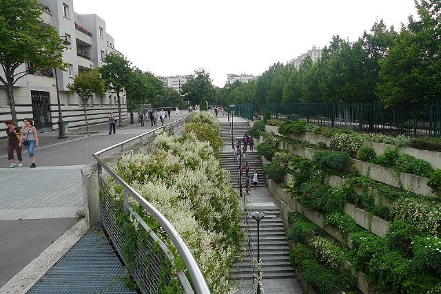 Coulée verte René-Dumont — view 2.