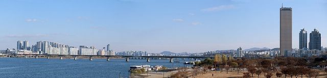Yeouido Hangang Park — view 2.