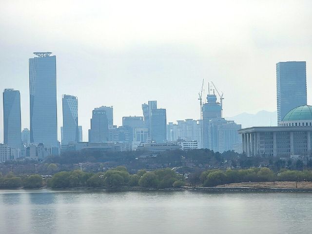 Yeouido Hangang Park — view 3.