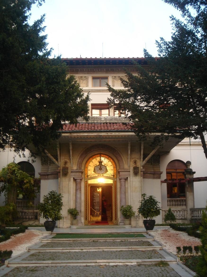 Hidiv Ismail Pasha Grove — view 1.