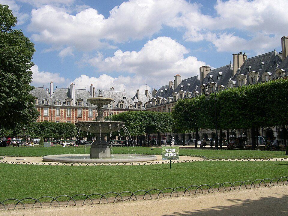 Place des Vosges — view 1.