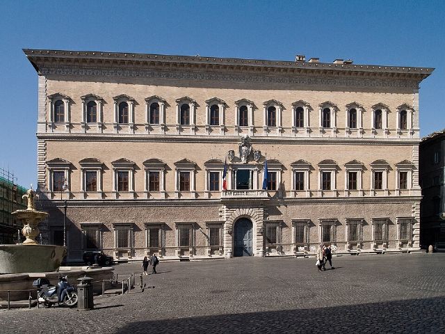Piazza Farnese — view 2.