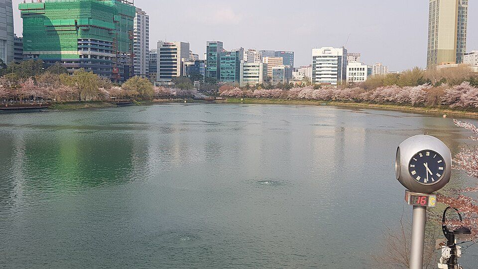 Seokchon Lake Park — view 1.