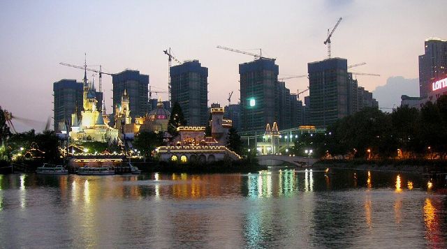 Seokchon Lake Park — view 2.
