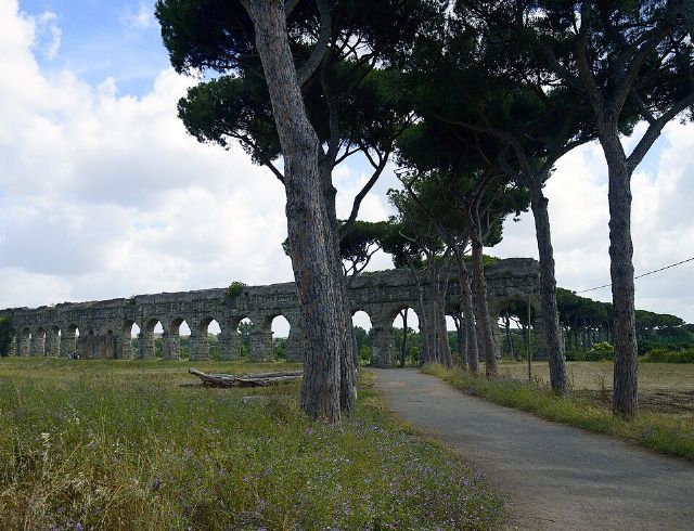 Parco degli Acquedotti — view 2.