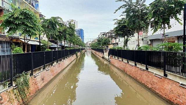 Ong Ang Walking Street — view 2.