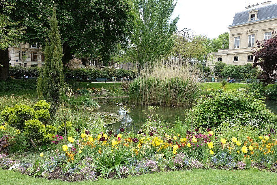 Square du Temple – Elie-Wiesel — view 1.