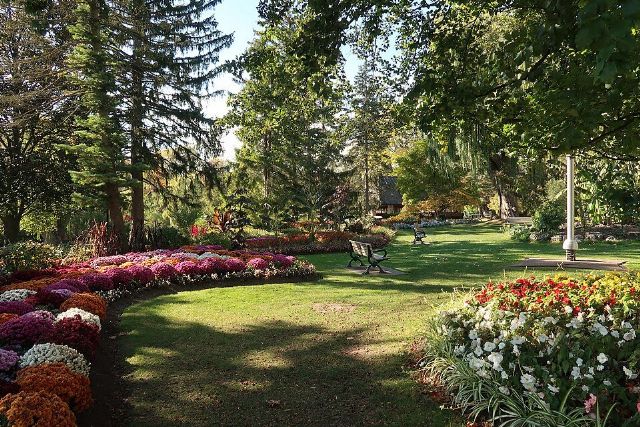 Edwards Gardens — view 2.