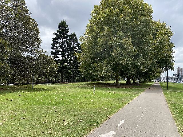 Rushcutters Bay Park — view 2.