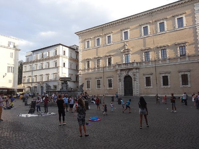 Piazza di Santa Maria in Trastevere — view 3.